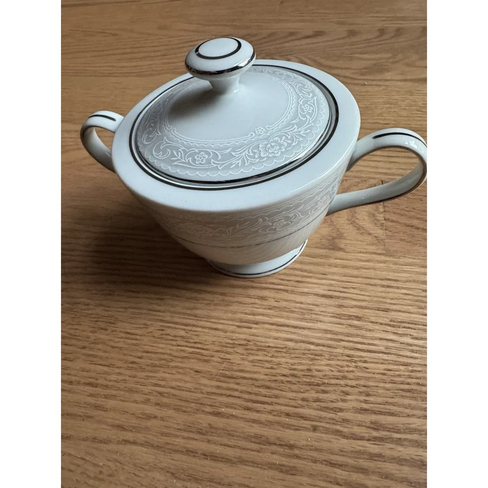 Vintage Sone China Japan 2476 Stream Covered Sugar Bowl - Pristine Platinum Trim
